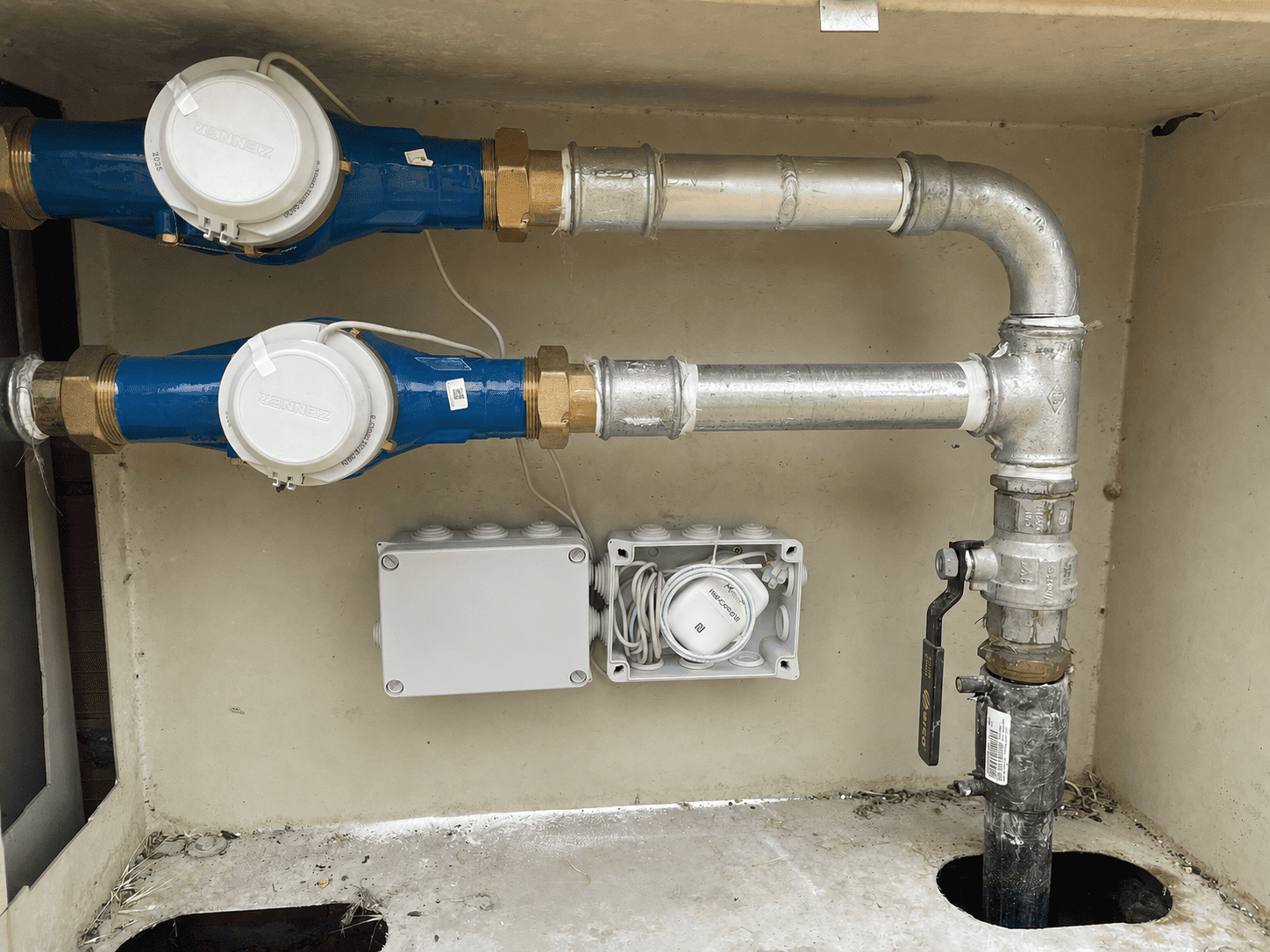 Water meters and pulse-collector hardware installed for LoRaWAN water monitoring at the Madrid industrial facility.